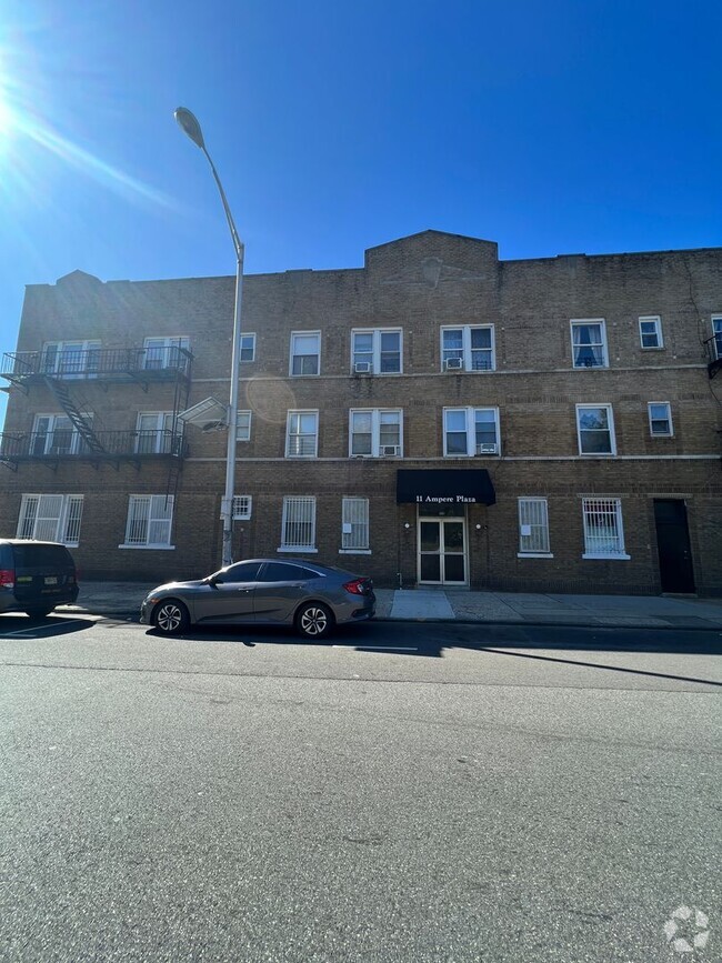 Building Photo - 11 Ampere Plaza