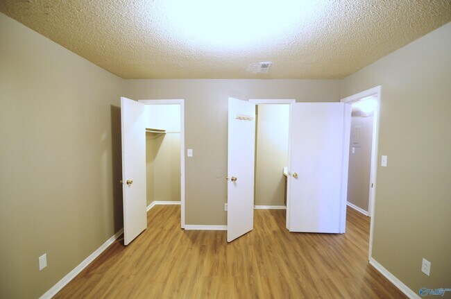 Building Photo - 2701 Lantern Walk SE