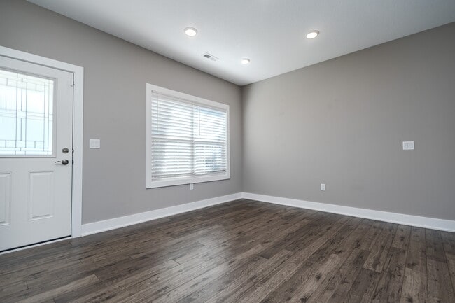Building Photo - 9012 Jean Louise Dr