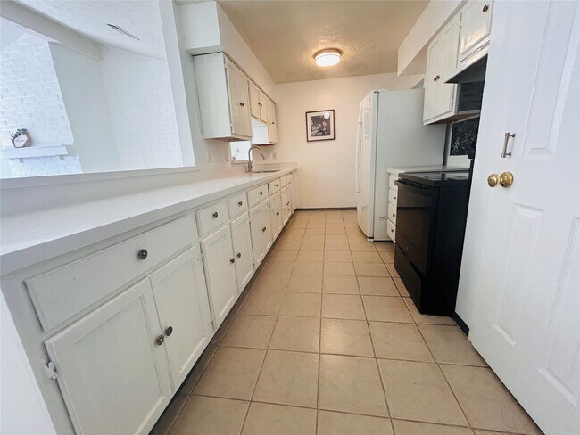 Building Photo - 10502 Long River Dr