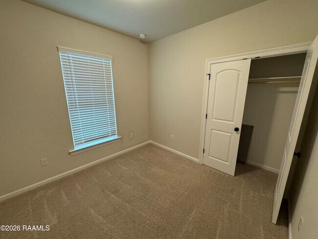 Building Photo - 325 Mulholland Ln