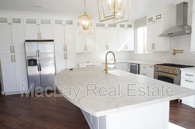 Building Photo - 15410 S 17th Ln