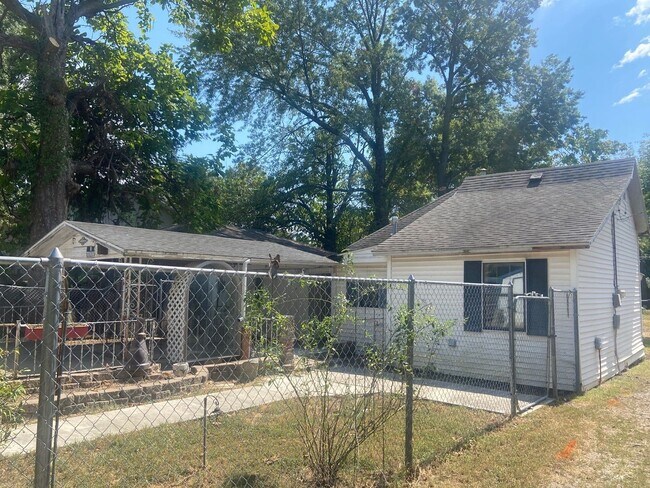 Building Photo - 312 W Martin St