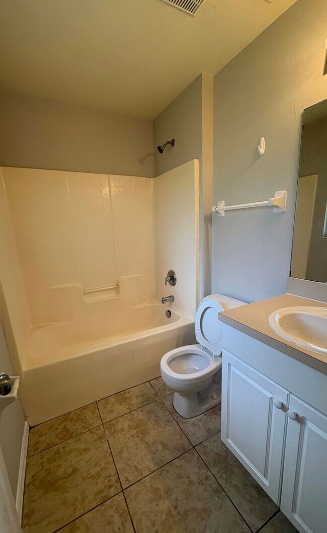Building Photo - Charming 3-Bedroom, 2-Bath Single-Family Home Available Now!