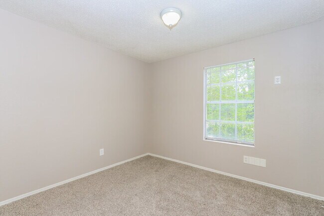 Building Photo - 1505 Chelsea Downs Dr NE