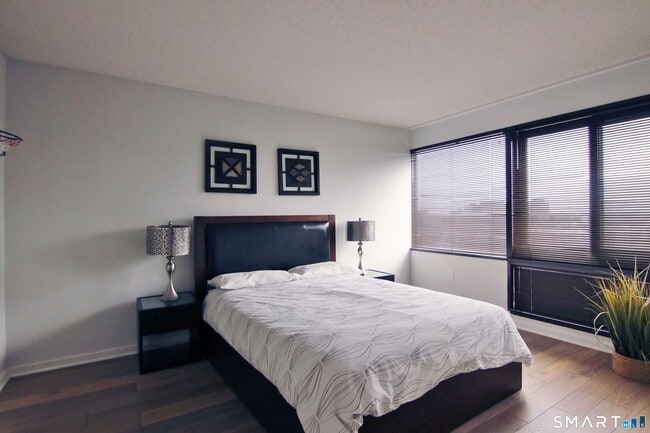 Building Photo - 127 Greyrock Pl