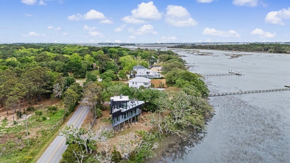 Building Photo - 2179 Sol Legare Rd