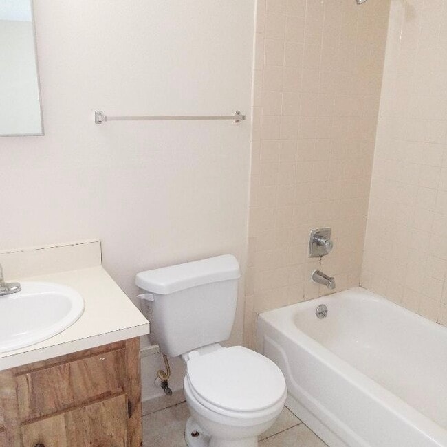 Building Photo - 5370 SE 30th Pl