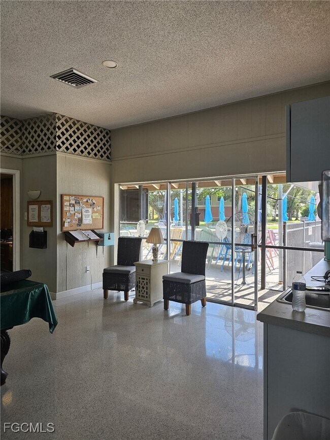 Building Photo - 1500 Popham Dr