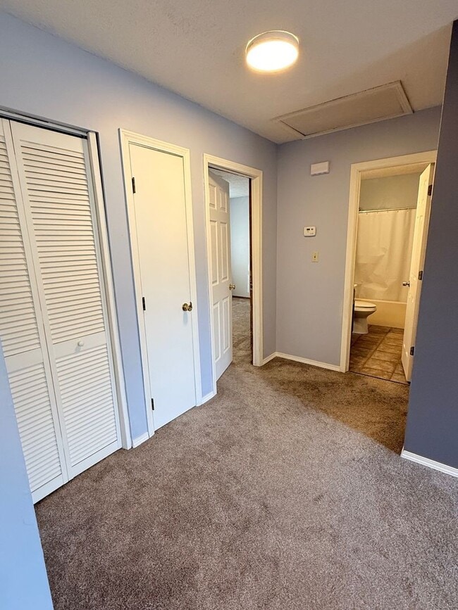 Building Photo - 2 Bedroom Duplex Near City Park – Alley Access & Off-Street Parking