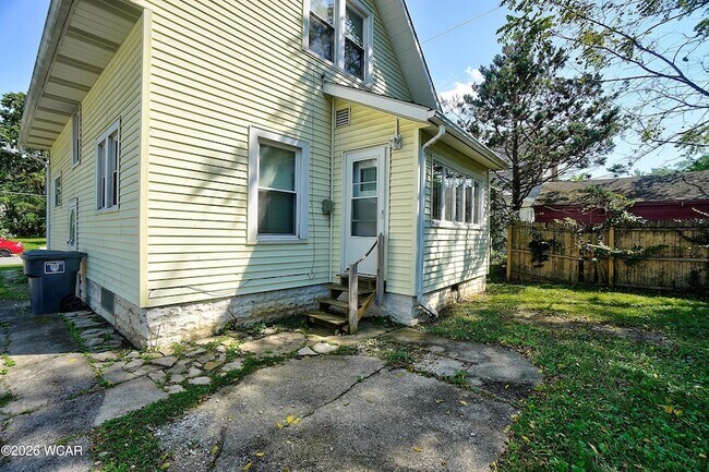 Building Photo - 961 S West St