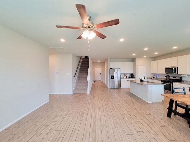 Building Photo - Beautifully updated 5-bedroom, 3.5-bath home located on a quiet cul-de-sac in a desirable Houston...