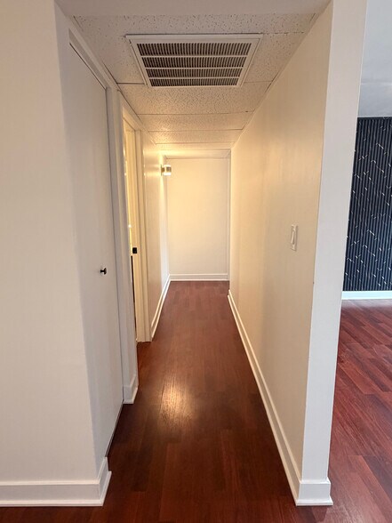 Building Photo - 2600 Brookwood Way Dr