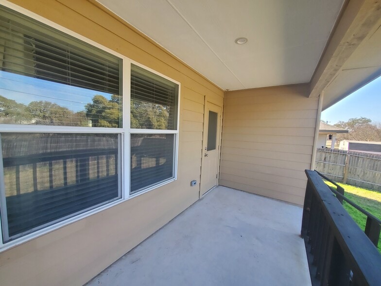 Building Photo - 713 Brown Thrasher