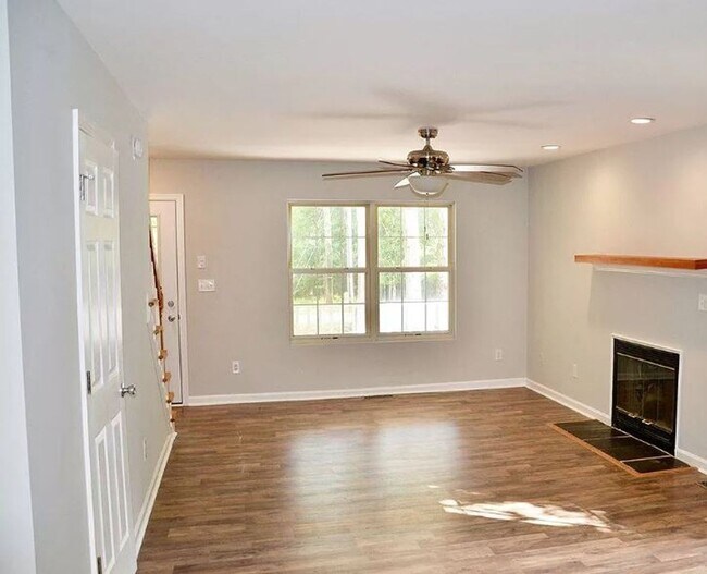 Building Photo - 4 Bdrm / 2.5 Bath Beautiful Lake Home at Central Virginia's largest Community