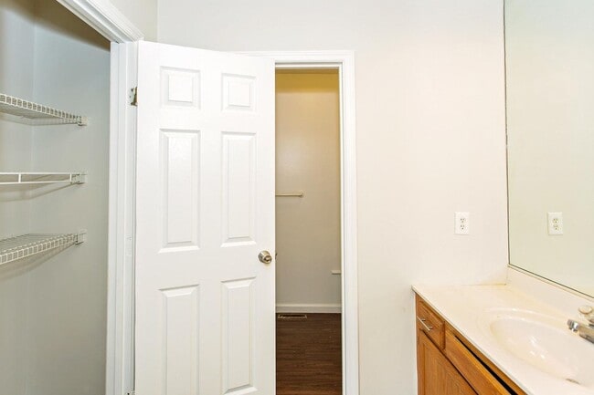 Building Photo - DELHI TOWNSHIP-Cute updated 3 bedroom 2bath ranch in OHSD w/huge 2 car garage