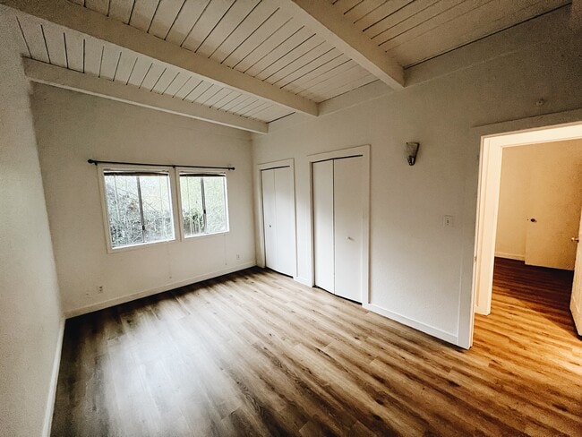 Building Photo - 2274 Paris Ave
