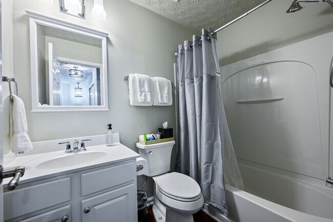 Building Photo - 1431 Bay Overlook Dr