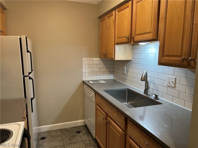 Building Photo - 23875 David Dr