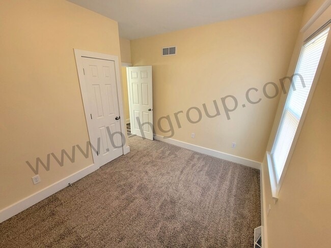 Building Photo - Newly Updated