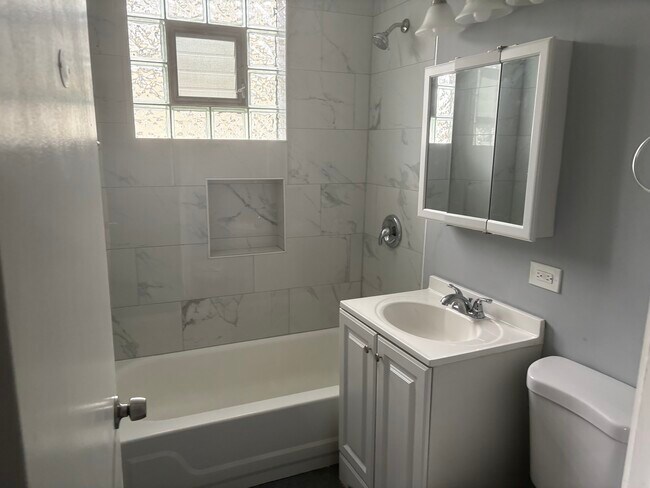 Building Photo - 4610 N Karlov Ave