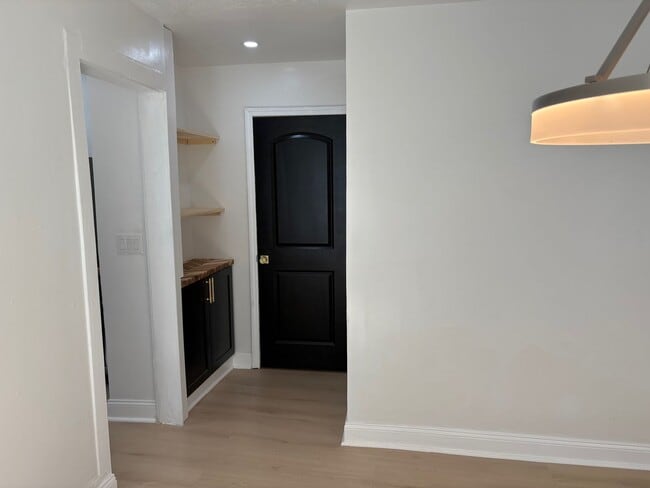 Building Photo - Jefferson 3