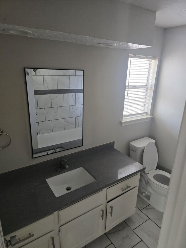 Building Photo - 3211 Highland Laurels Dr