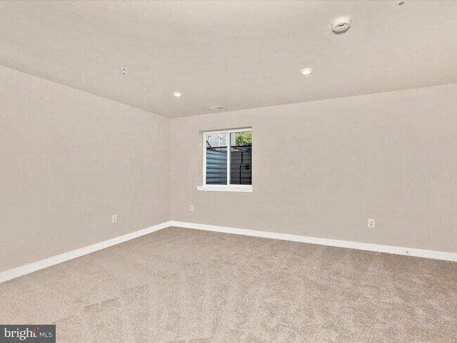 Building Photo - 353 Marquis St