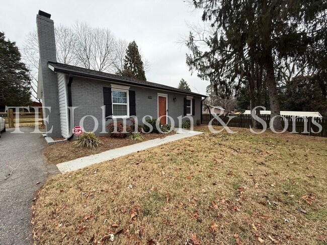 Building Photo - Modern Comfort with a Fenced Yard in Winston-Salem