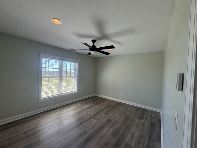 Building Photo - 118 Captains Ln