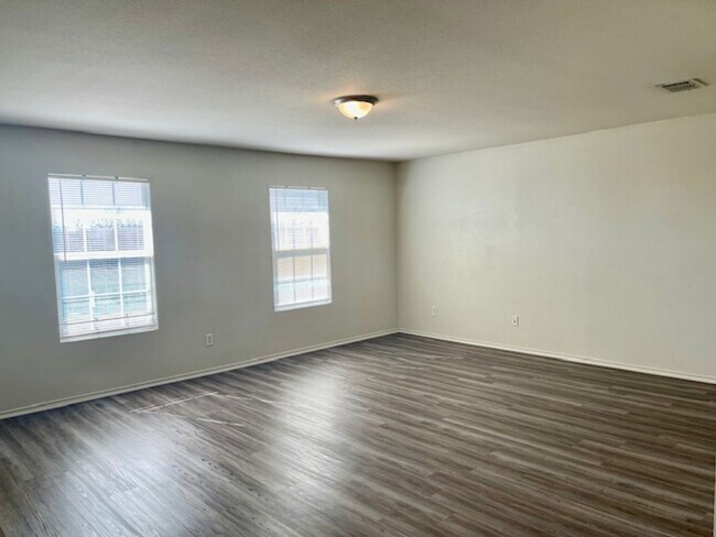 Building Photo - Newer 2 Story Home in Burleson with Commun...