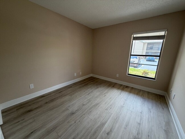 Building Photo - 5315 Summerlin Rd