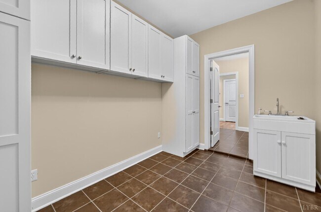 Building Photo - 237 Golf Course Trail