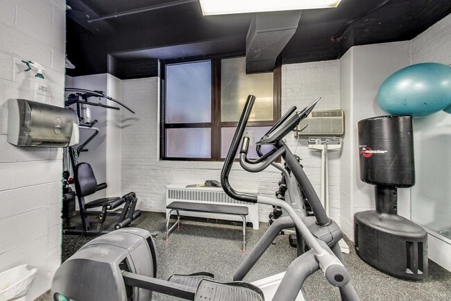 Building Photo - 3100 N Lake Shore Dr