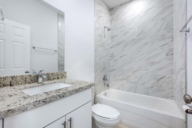 Building Photo - 2831 Saranac Ave