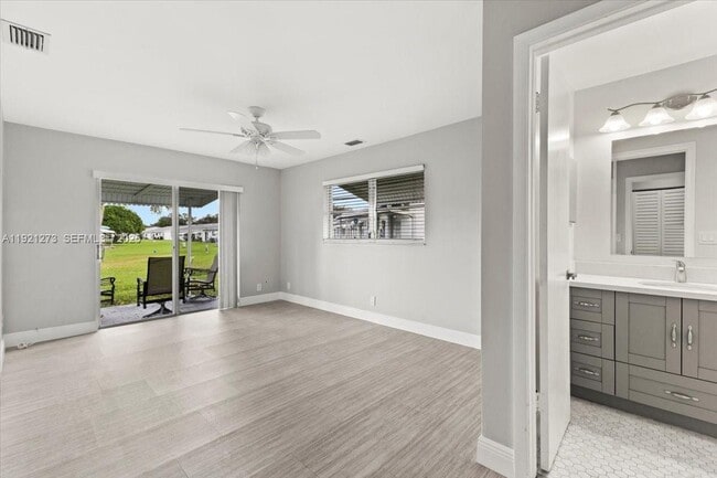 Building Photo - 1020 NW 88th Ave