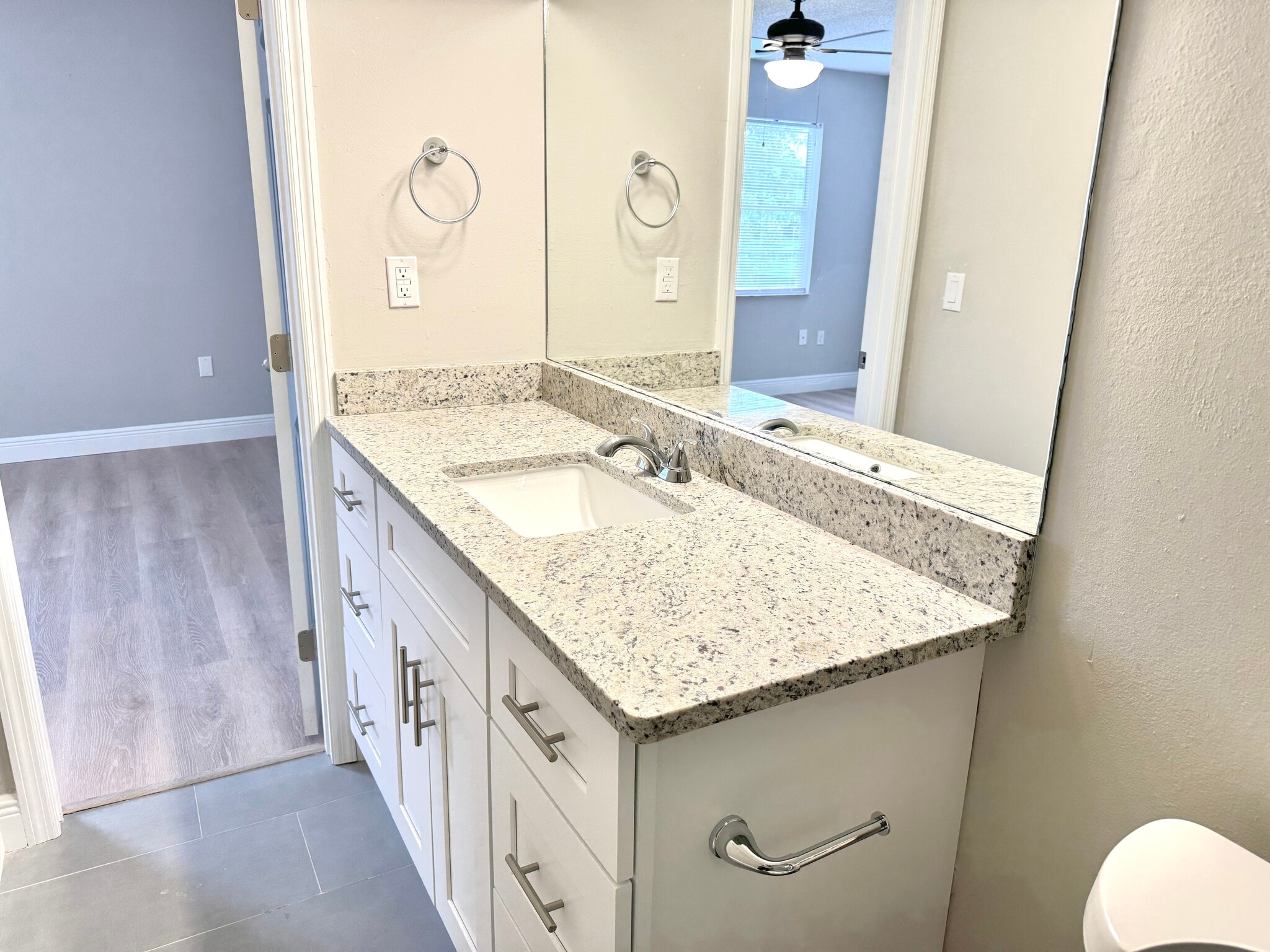 Building Photo - 6054 Amberly Ct