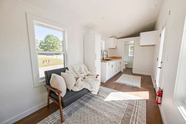 Building Photo - 2015 Union School Rd SW