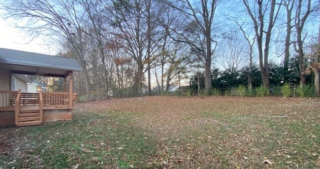 Building Photo - 3BR/2BA Ranch with Fenced Yard – Huntersville