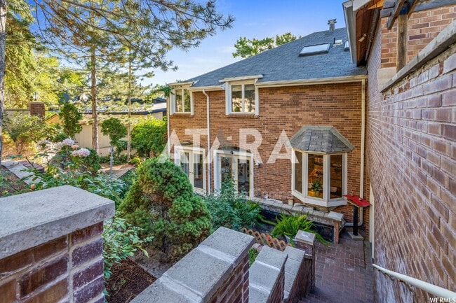 Building Photo - 1577 E Tomahawk Dr