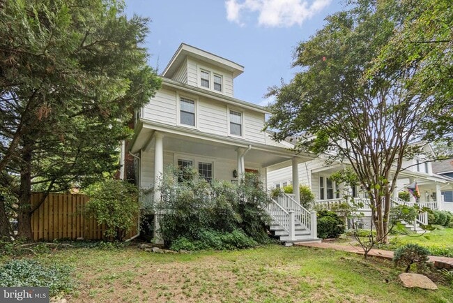 Building Photo - 2439 Monroe St NE