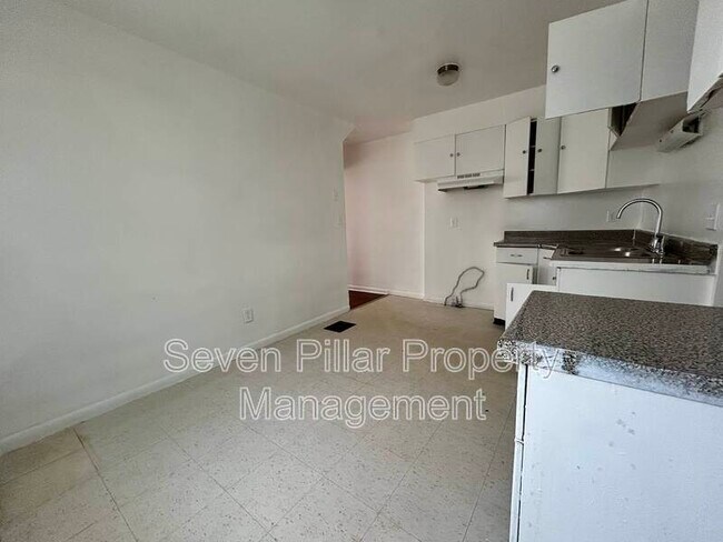 Building Photo - 339 S Napoleon Ave