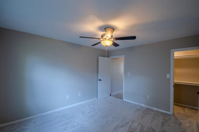 Building Photo - 12811 Fisher Dr