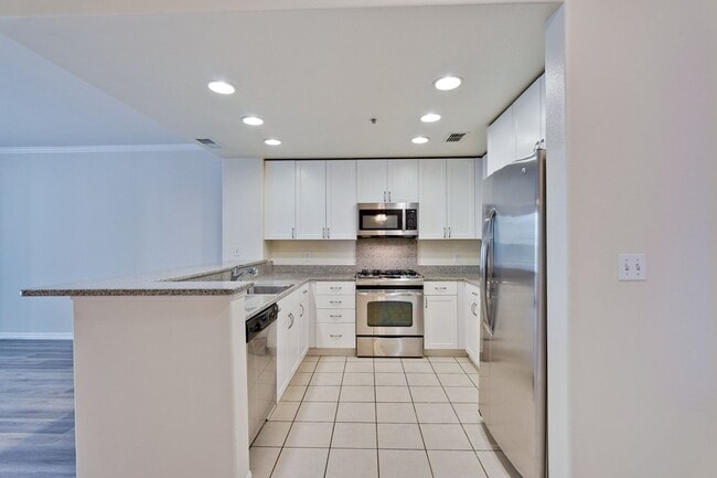 Building Photo - Large Santa Clara 1 Bedroom Condo in Rivermark Area