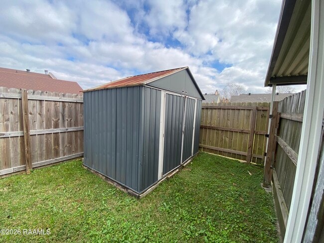 Building Photo - 5133 Sleepy Hollow Dr