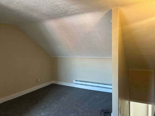 Building Photo - Section 8 considered.  3-bedroom row home in Midtown Harrisburg