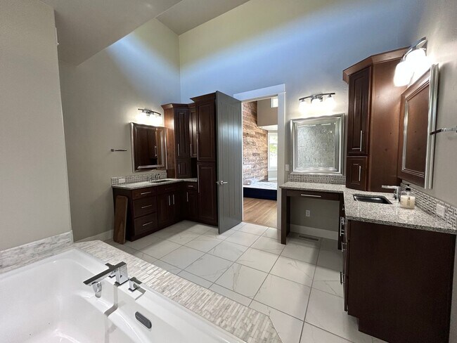 Building Photo - Luxury Living in StarView Estates - 4.98 A...