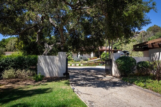 Building Photo - Dream Casita in Hope Ranch!