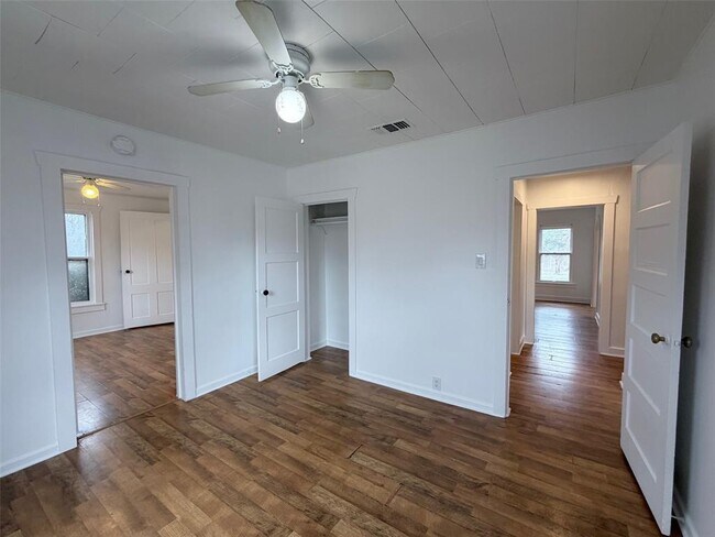 Building Photo - 1604 Main St