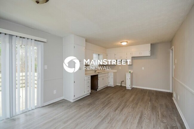 Building Photo - 3 Bedroom Pet-Friendly Home in Conyers, GA with Main Street Renewal